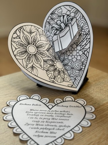 LAURKI Z SERCEM I PREZENTEM + ŻYCZENIA 12 STRON 