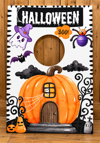 Halloweenowa ścianka z dyniowym domkiem.png